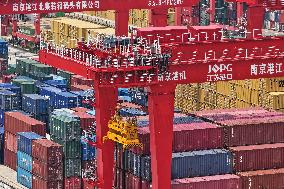 China Nanjing Port Containers