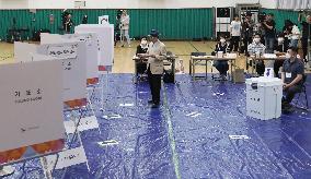 Citizens Cast Their Votes In South Korea Presidential Election