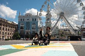 "Flowers of Life" drawing in Kyivs Kontraktova Square