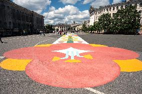 "Flowers of Life" drawing in Kyivs Kontraktova Square