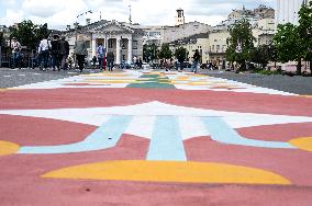 "Flowers of Life" drawing in Kyivs Kontraktova Square