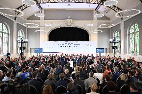 Emmanuel Macron Inaugurates Maison France Services - Wallers
