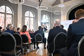 Emmanuel Macron Inaugurates Maison France Services - Wallers