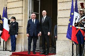 French PM Francois Bayrou welcomes Ukrainian PM Denys Shmyhal in Paris - FA