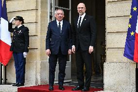 French PM Francois Bayrou welcomes Ukrainian PM Denys Shmyhal in Paris - FA