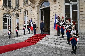 French PM Francois Bayrou welcomes Ukrainian PM Denys Shmyhal in Paris - FA