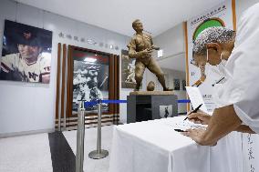 Japanese baseball legend Nagashima dies at 89
