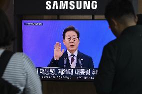 S. Korean President Lee takes oath of office