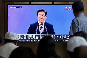 S. Korean President Lee takes oath of office