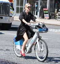 Noami Watts And Billy Crudup Riding Bike - NYC