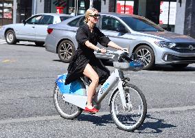 Noami Watts And Billy Crudup Riding Bike - NYC