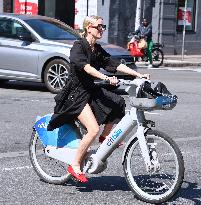 Noami Watts And Billy Crudup Riding Bike - NYC