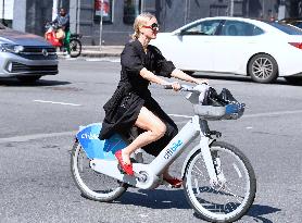 Noami Watts And Billy Crudup Riding Bike - NYC
