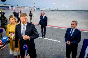 Royal Couple Arriving In Prague