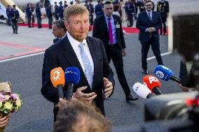 Royal Couple Arriving In Prague