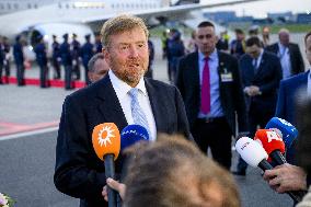 Royal Couple Arriving In Prague