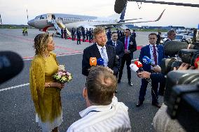 Royal Couple Arriving In Prague