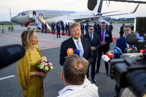 Royal Couple Arriving In Prague