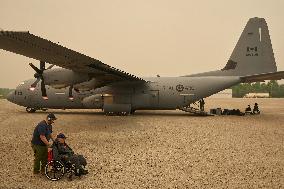 RCAF Assists Evacuees from Manitoba Wildfires - Canada