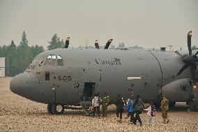 RCAF Assists Evacuees from Manitoba Wildfires - Canada