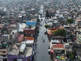 Sudden Rains Flood the Streets - Mexico City