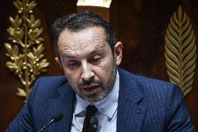 Speeches before a Motion de censure vote at the National Assembly FA