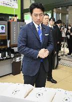Farm minister visits store selling reserve rice