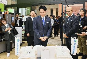 Farm minister visits store selling reserve rice