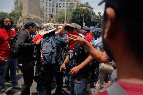 CNTE Teachers Unrest to Demand 100% Salary Increase - Mexico City