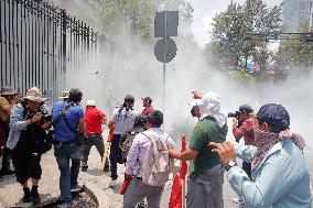 CNTE Teachers Unrest to Demand 100% Salary Increase - Mexico City