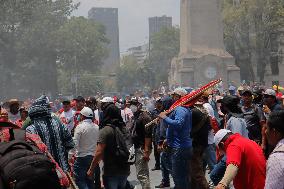CNTE Teachers Unrest to Demand 100% Salary Increase - Mexico City