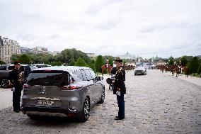 Emmanuel Macron welcomes Lula Da Silva to Les Invalides - Paris AJ