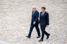 Emmanuel Macron welcomes Lula Da Silva to Les Invalides - Paris AJ