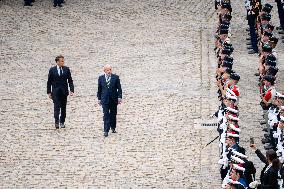 Emmanuel Macron welcomes Lula Da Silva to Les Invalides - Paris AJ