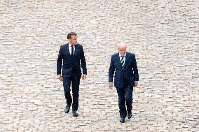 Emmanuel Macron welcomes Lula Da Silva to Les Invalides - Paris AJ