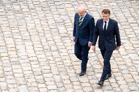 Emmanuel Macron welcomes Lula Da Silva to Les Invalides - Paris AJ
