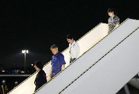 Imperial family returns home from Okinawa