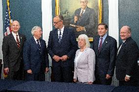Chancellor Merz of Germany Meets a Bipartisan Group of US Senators