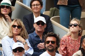2025 French Open - Celebrities In Stand Day 14 NB
