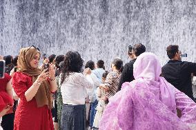 Artificial Anti-gravity Waterfall in Xi 'an