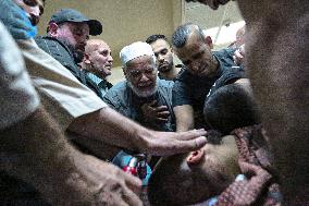 Two Injured And One Killed For Crossing Separation Wall - Palestine