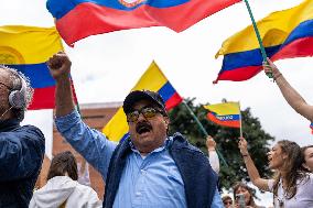 Colombians Gather to Pray for Miguel Uribe Turbay
