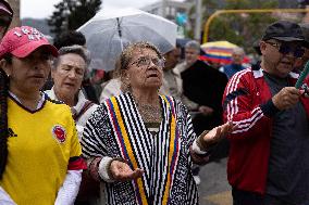 Colombians Gather to Pray for Miguel Uribe Turbay