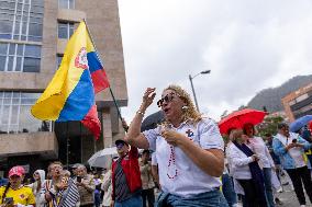 Colombians Gather to Pray for Miguel Uribe Turbay