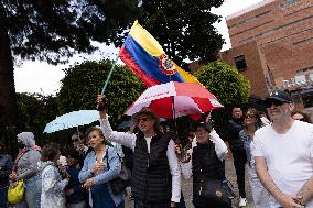 Colombians Gather to Pray for Miguel Uribe Turbay