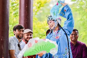 Foreign Students Participated in The Apricot Cultural Exchange Activity