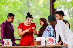Foreign Students Participated in The Apricot Cultural Exchange Activity