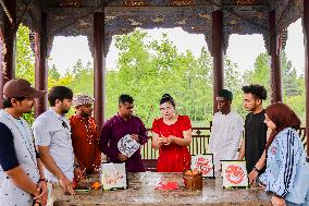 Foreign Students Participated in The Apricot Cultural Exchange Activity
