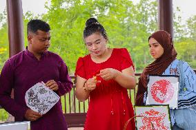 Foreign Students Participated in The Apricot Cultural Exchange Activity