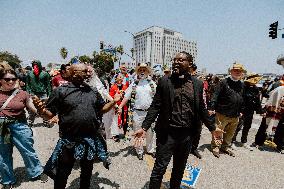 ICE Raids Spark Protest Riot - LA